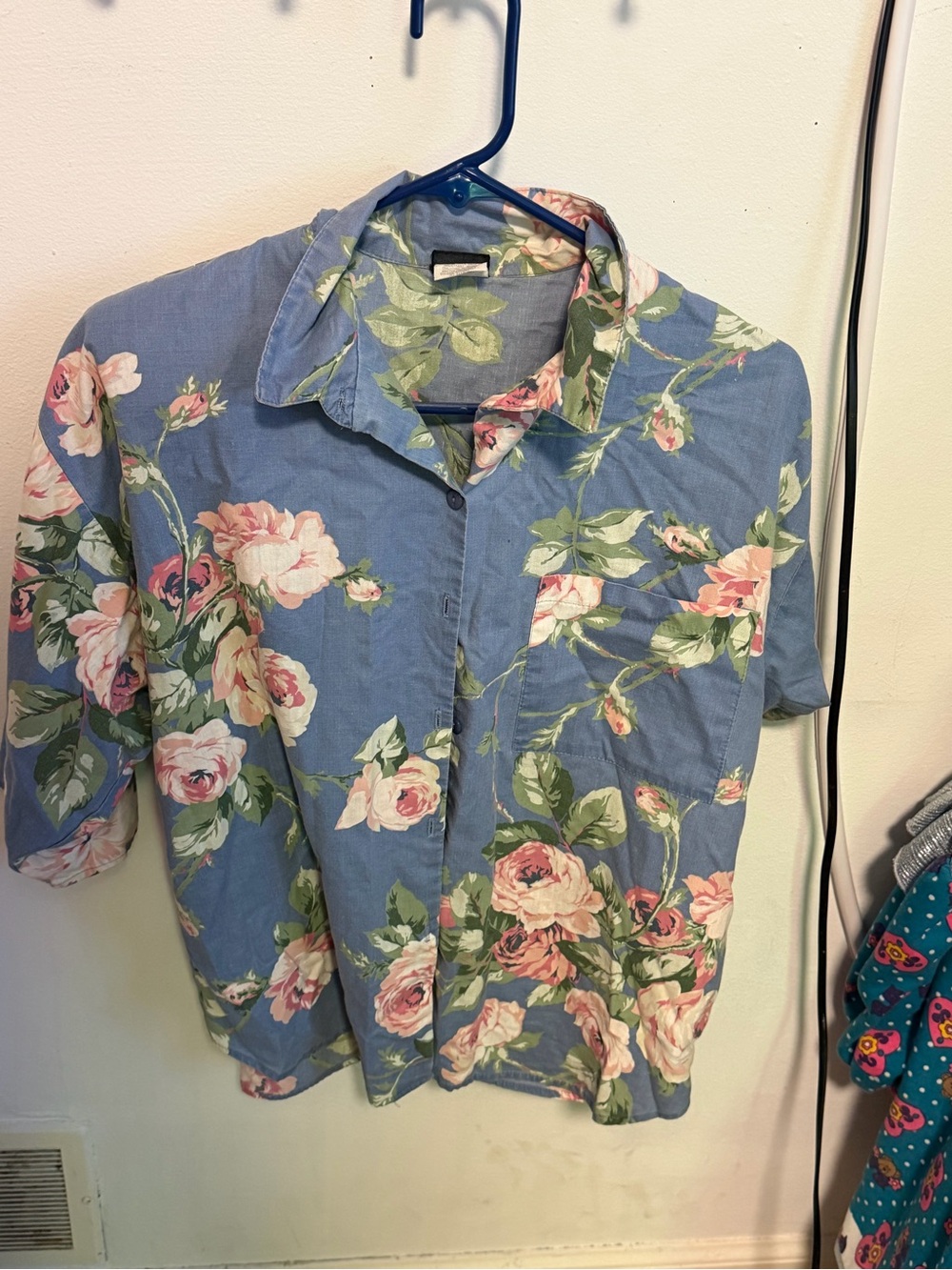 Blue Floral Short-Sleeve Button-Up Shirt VINTAGE JUDY
